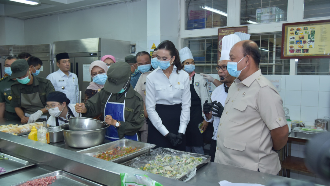 BGN Lhokseumawe dan Menpar Tinjau Praktik Siswa SPPI Batch-3 di Dapur NHI