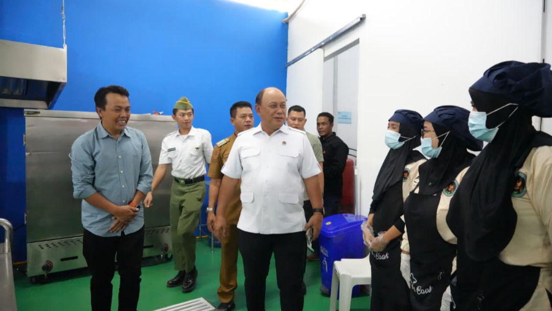 Dorong Ekonomi Rakyat melalui MBG, Kepala BGN Lhokseumawe Pantau SPPG di Bandung