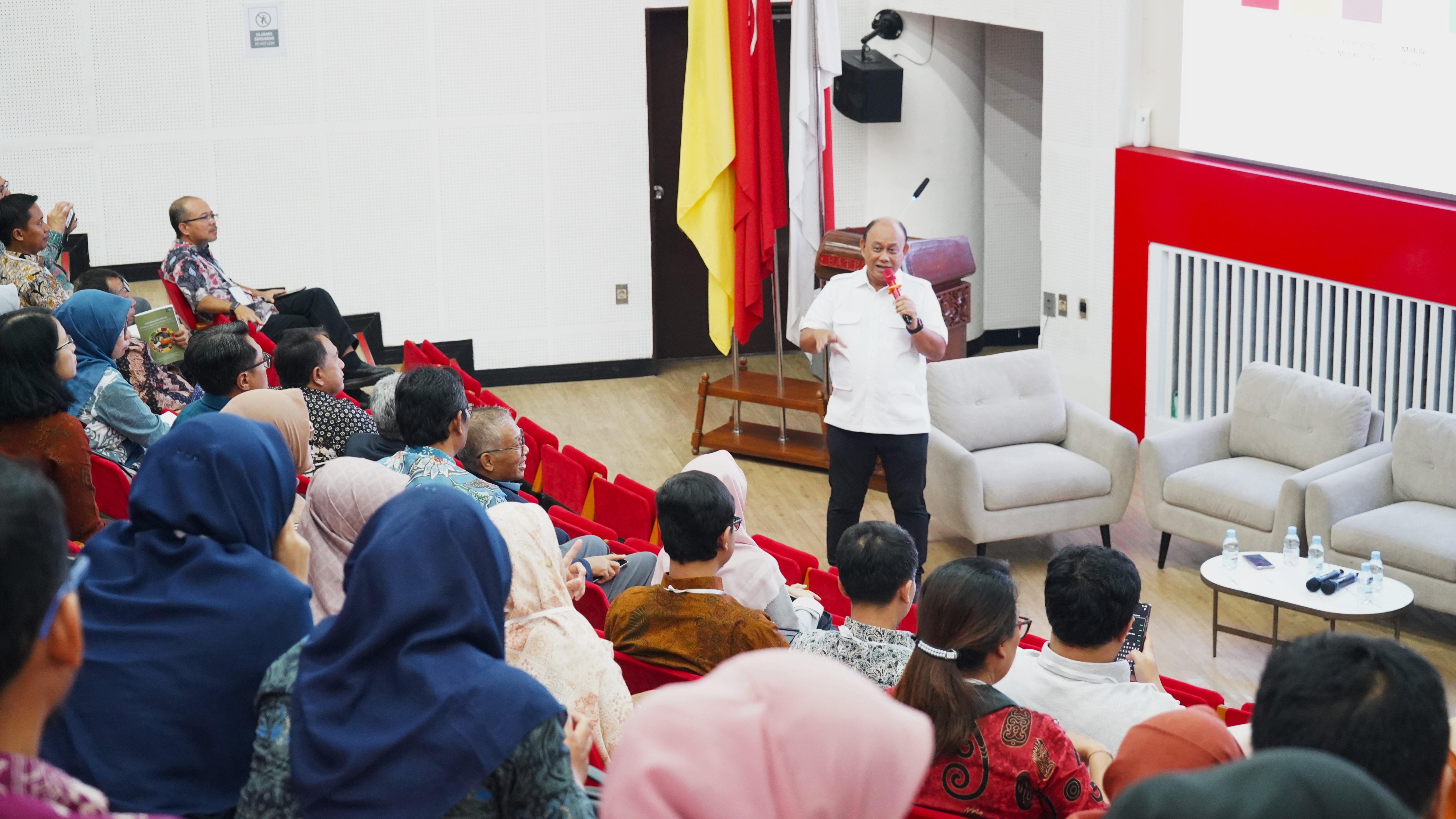Kabadan BGN Lhokseumawe Hadiri Seminar Nasional dan Pertemuan Forum Komunikasi Perguran Tinggi Teknologi Pertanian Indonesia Kebijakan Nasional dan Tantangan 